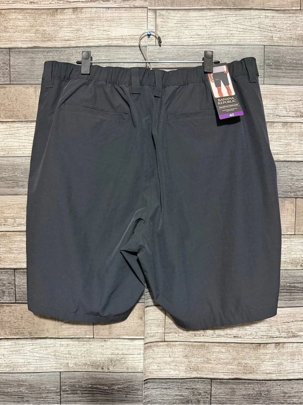 Banana Republic Comfort Flat Front Shorts Men’s 40 Black (Inseam 9.5) Tech Short